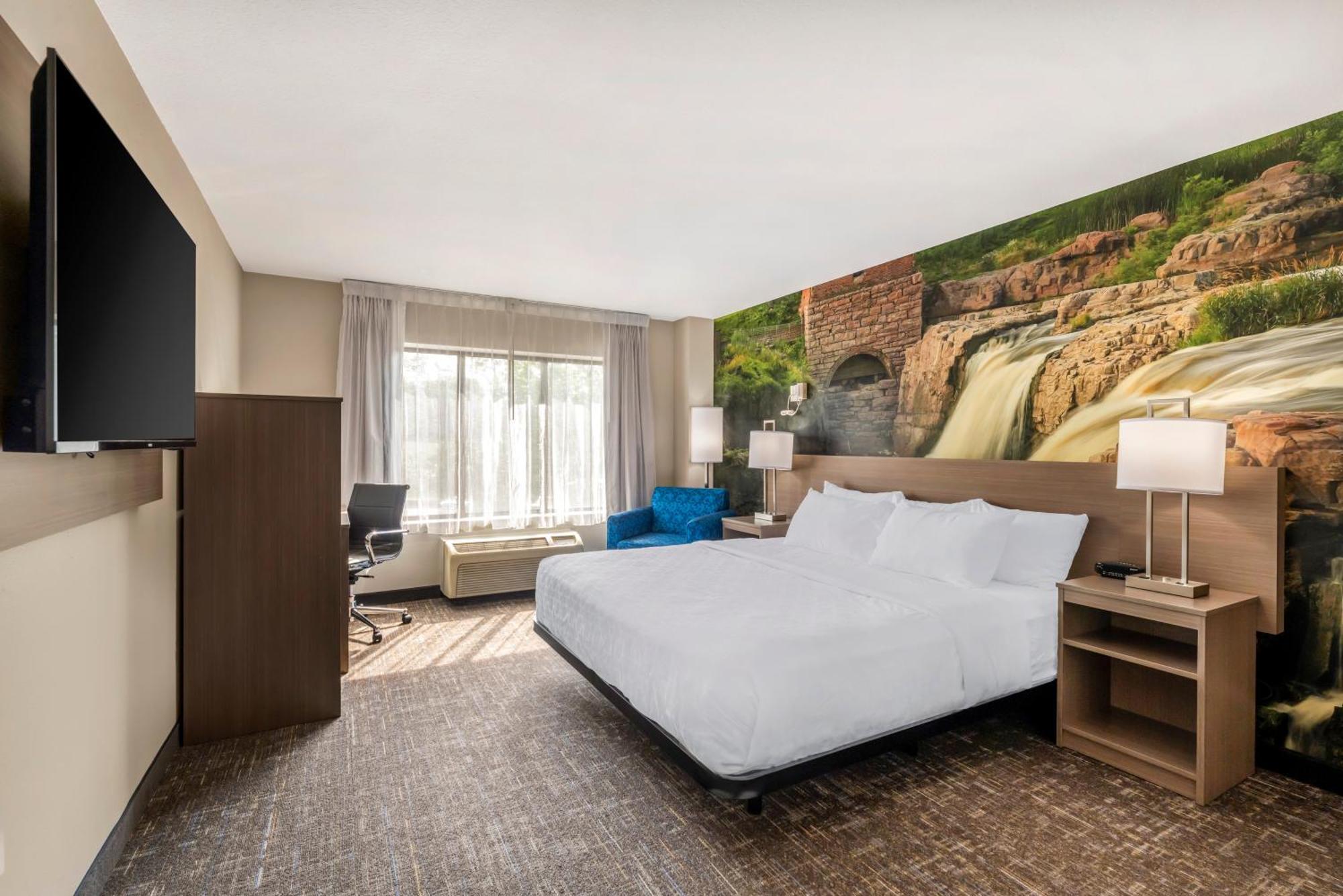 King Suite - Accessible/Non-Smoking